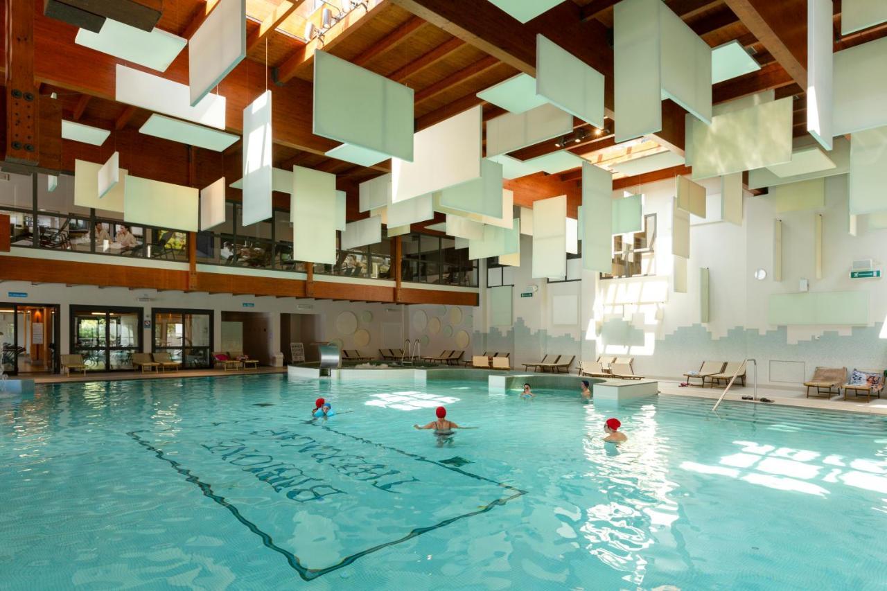 Savoy Beach Hotel & Thermal Spa Bibione Exterior foto The swimming pool
