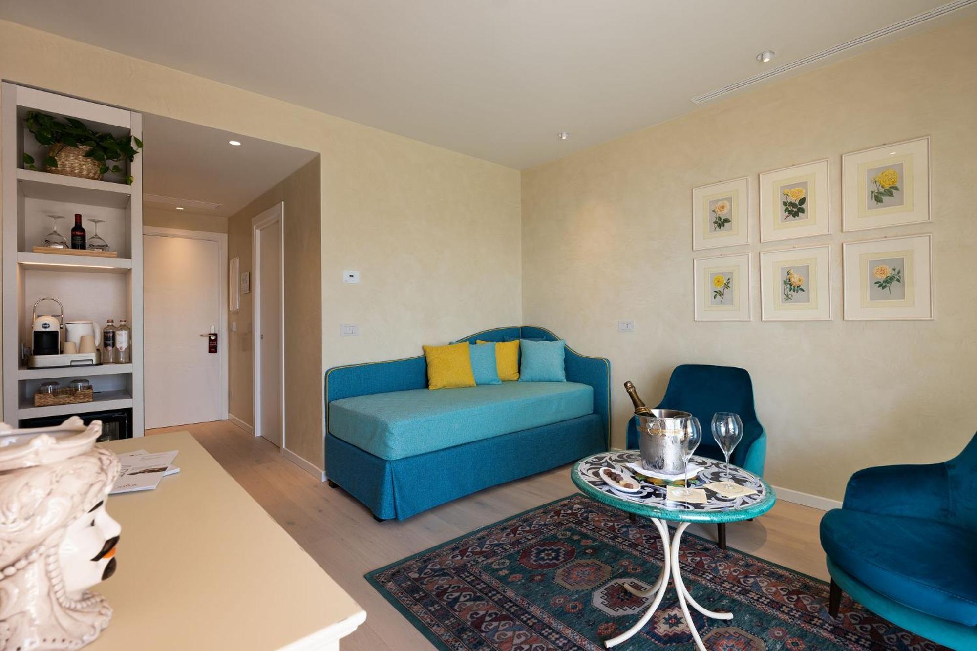 Savoy Beach Hotel & Thermal Spa Bibione Exterior foto A living room in a typical apartment