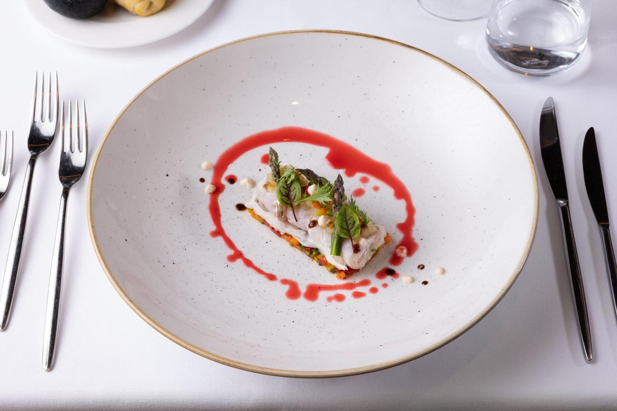 Savoy Beach Hotel & Thermal Spa Bibione Exterior foto A plate of food
