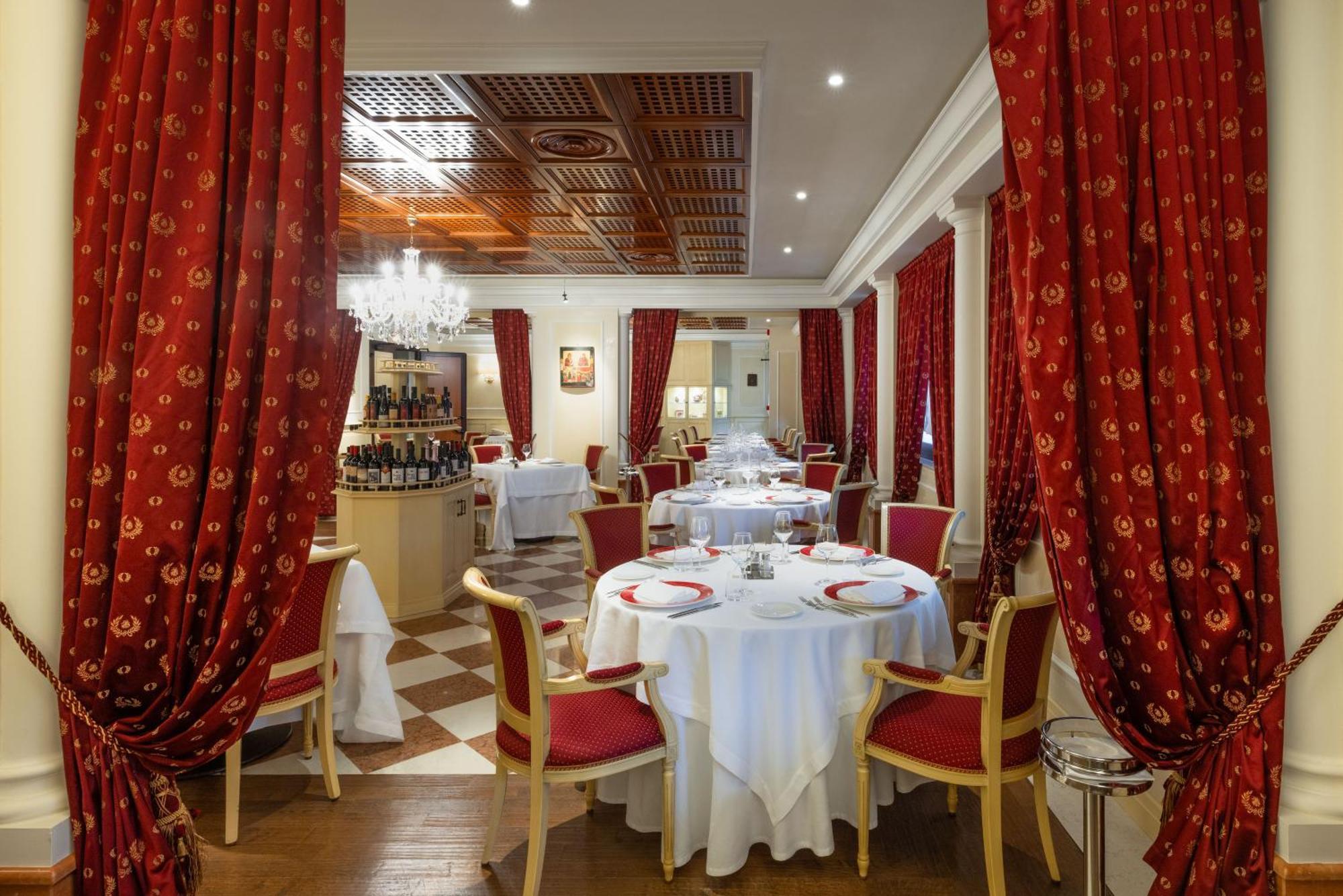 Savoy Beach Hotel & Thermal Spa Bibione Exterior foto Restaurant in the hotel