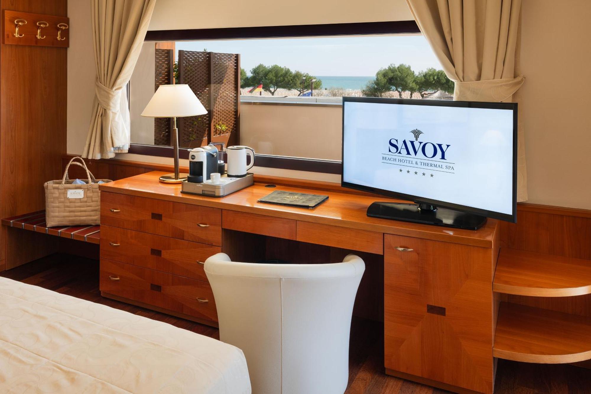 Savoy Beach Hotel & Thermal Spa Bibione Exterior foto A room at Savoy Hotel