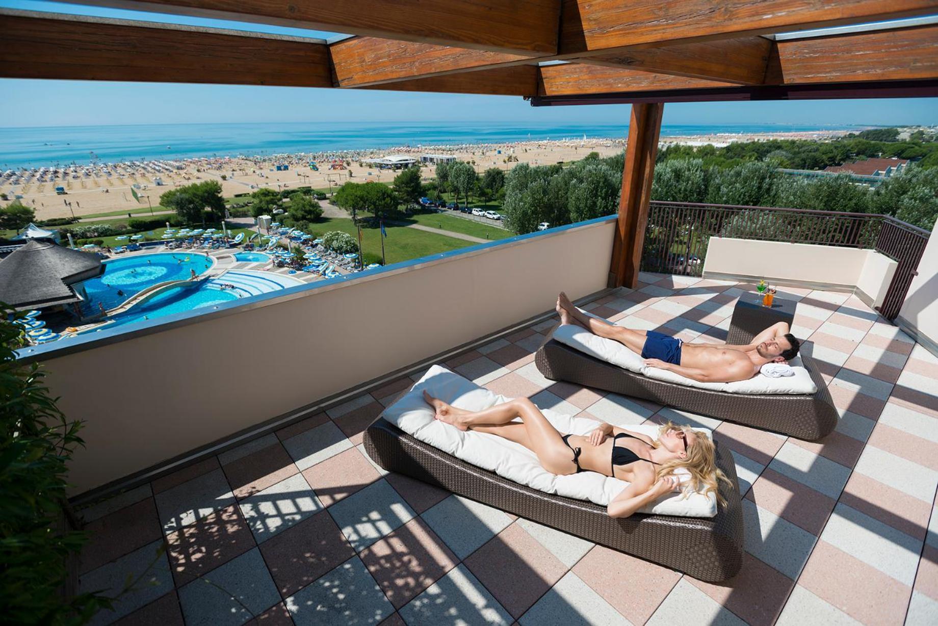 Savoy Beach Hotel & Thermal Spa Bibione Exterior foto Sunny Beach