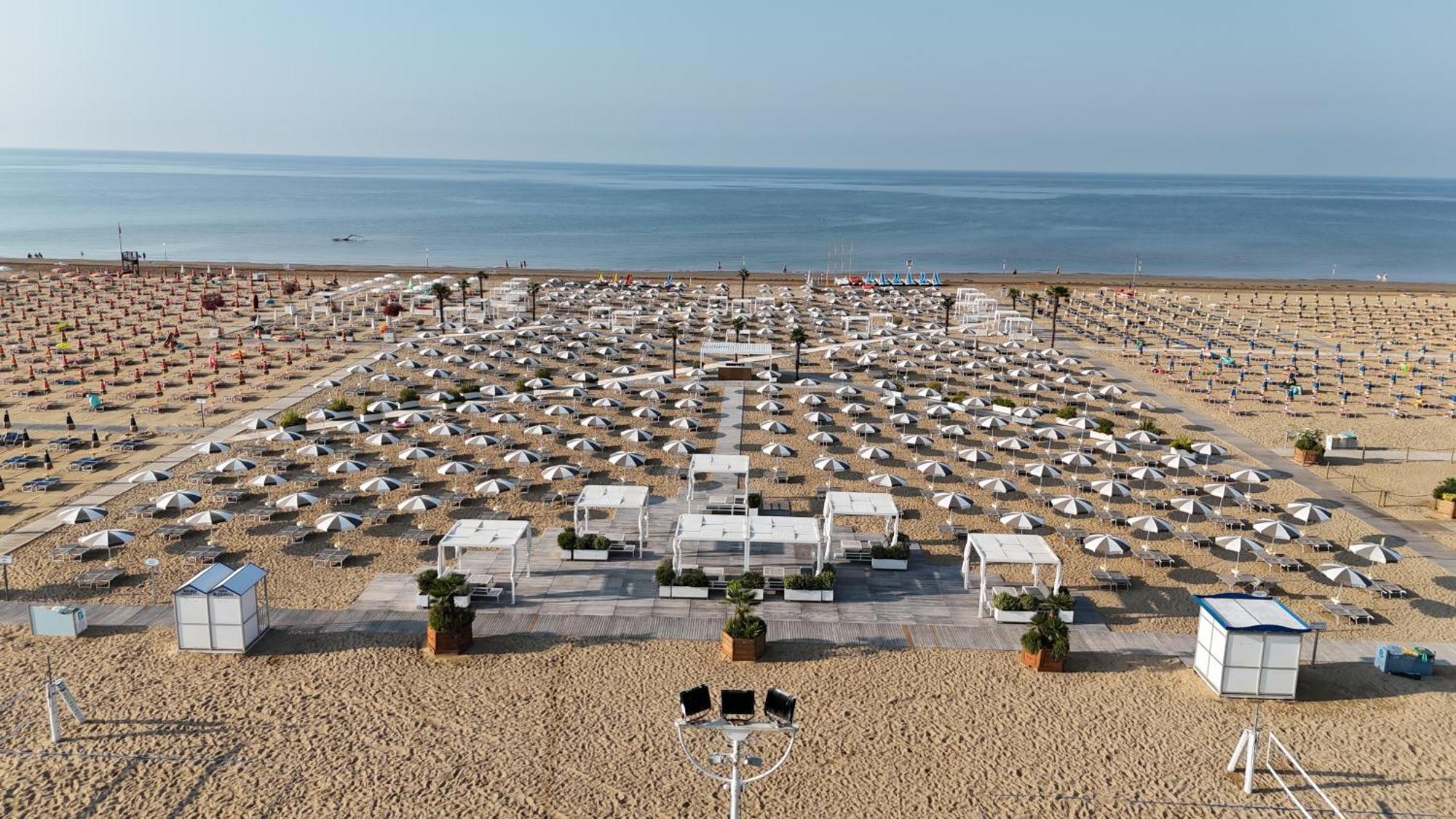 Savoy Beach Hotel & Thermal Spa Bibione Exterior foto The beach of El Toro