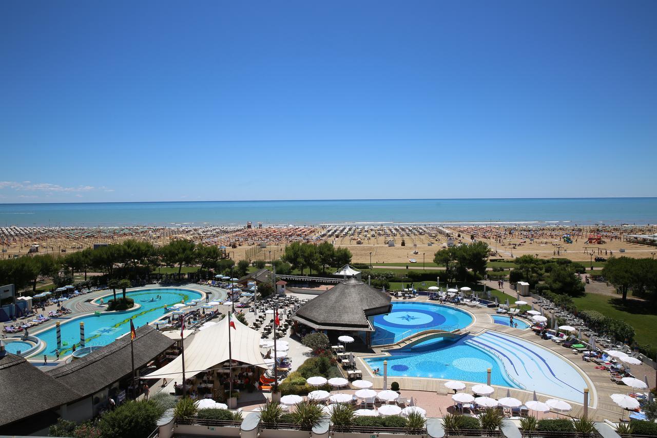 Savoy Beach Hotel & Thermal Spa Bibione Exterior foto The beach of Bibione